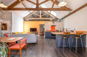 18th Century modern conversion with private parking